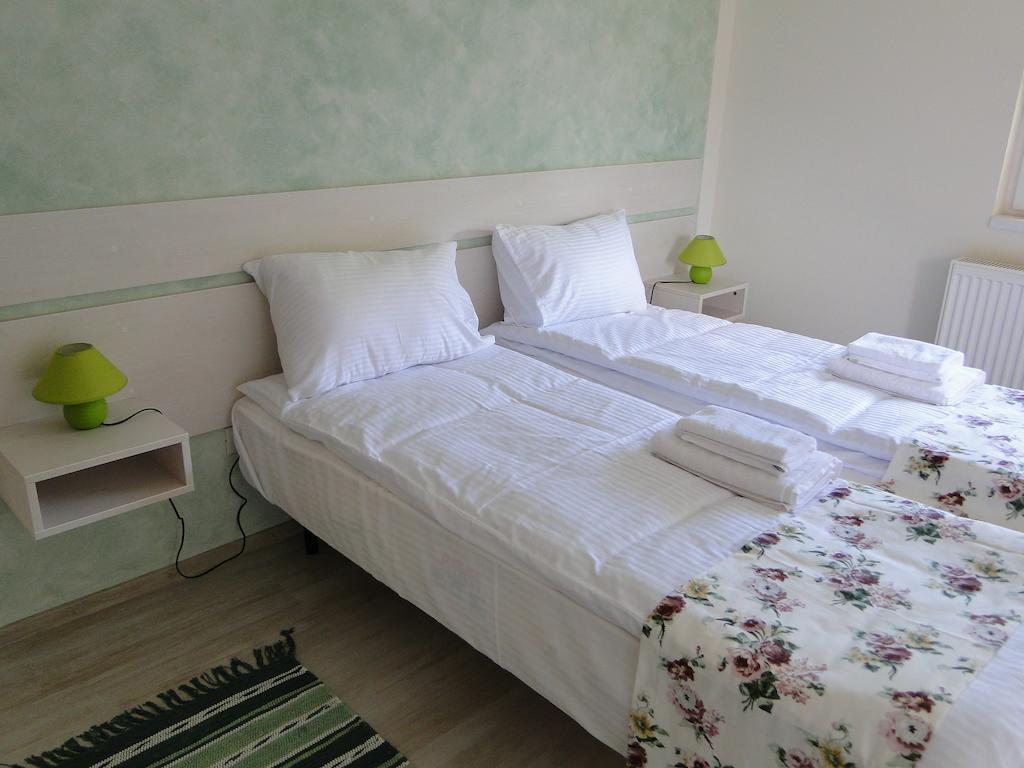 Dorf Haus Valiug Hotel Bagian luar foto